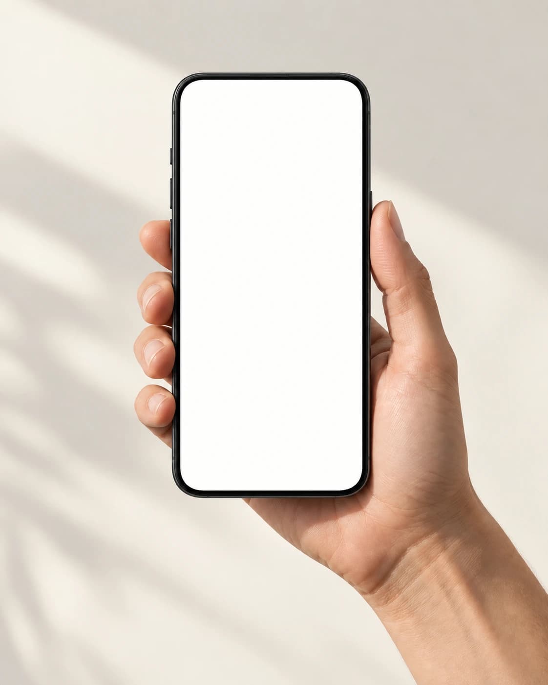 Eine Hand hält ein schwarzes iPhone 17 mit dem UnitFlow-Eigentümerportal